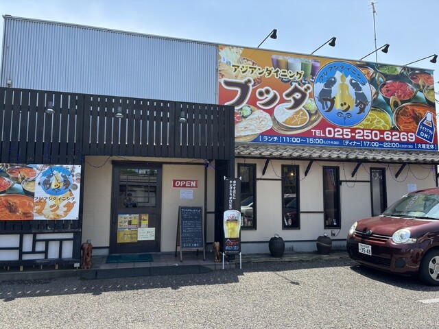 アジアンダイニングブッダ 東店の外観